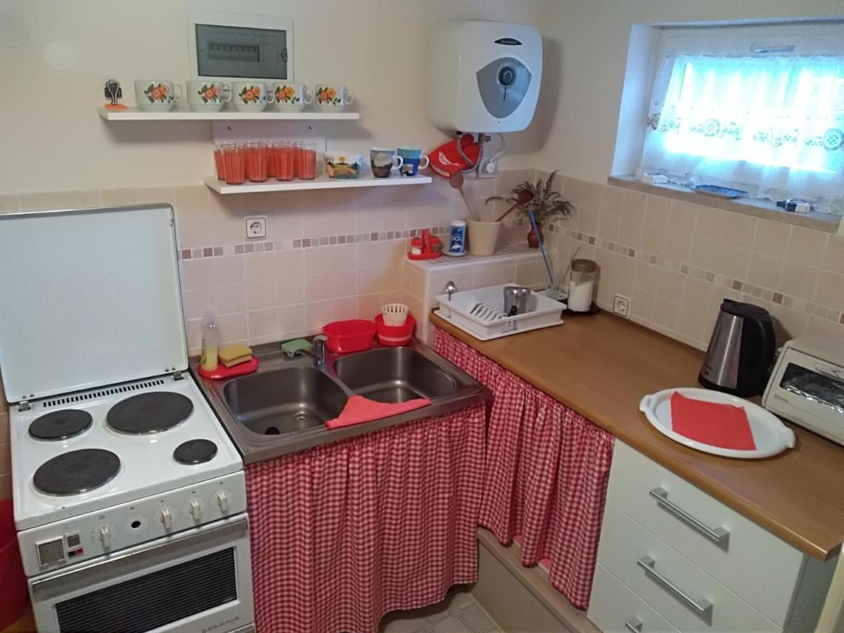 Apartman Tri Palme Gabonjin Стая снимка