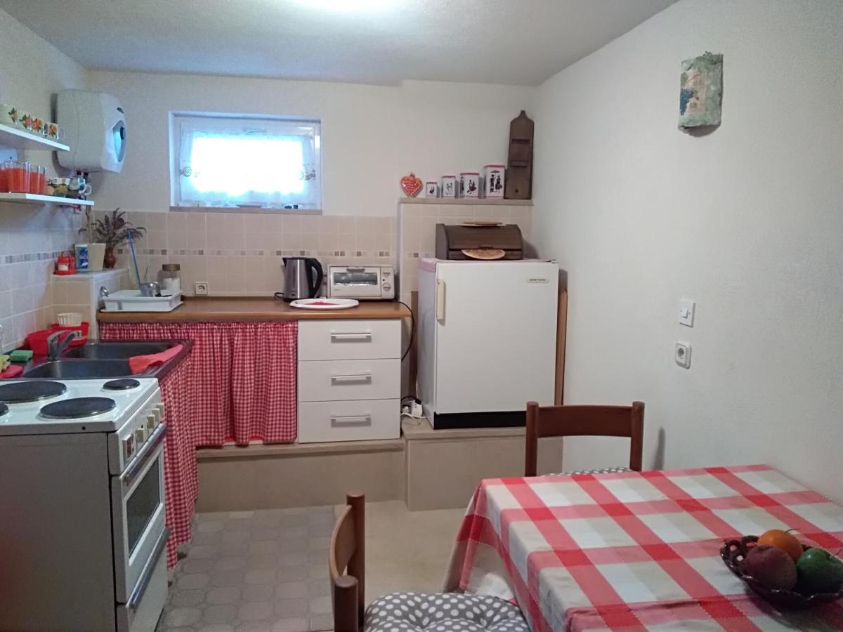 Apartman Tri Palme Gabonjin Стая снимка