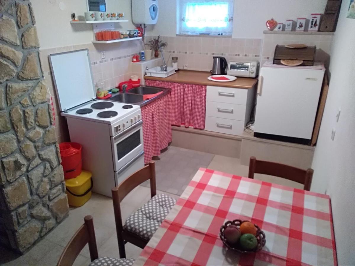 Apartman Tri Palme Gabonjin Стая снимка